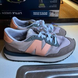 New balance tennis shoes